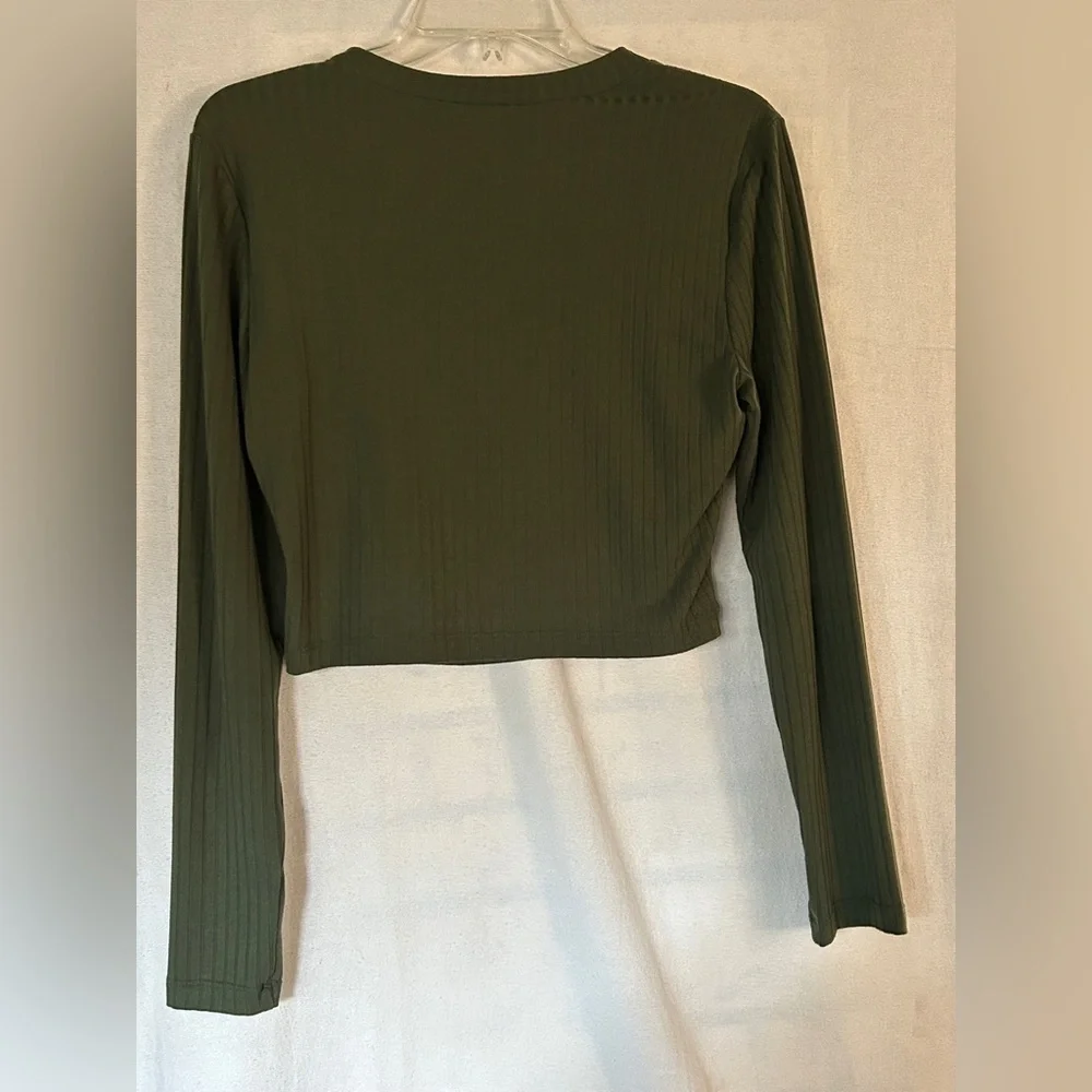 Olive Green Long Sleeve Cutout Crop Top size M